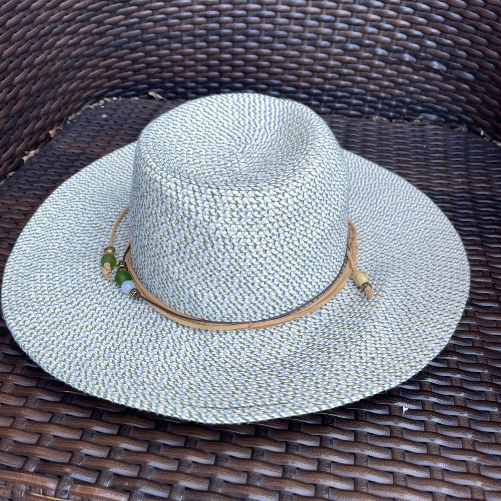 Sunday Afternoons hat like new